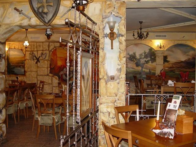 Don Quijote Koezepkori Panzio Es Etterem Otel Lenti Dış mekan fotoğraf